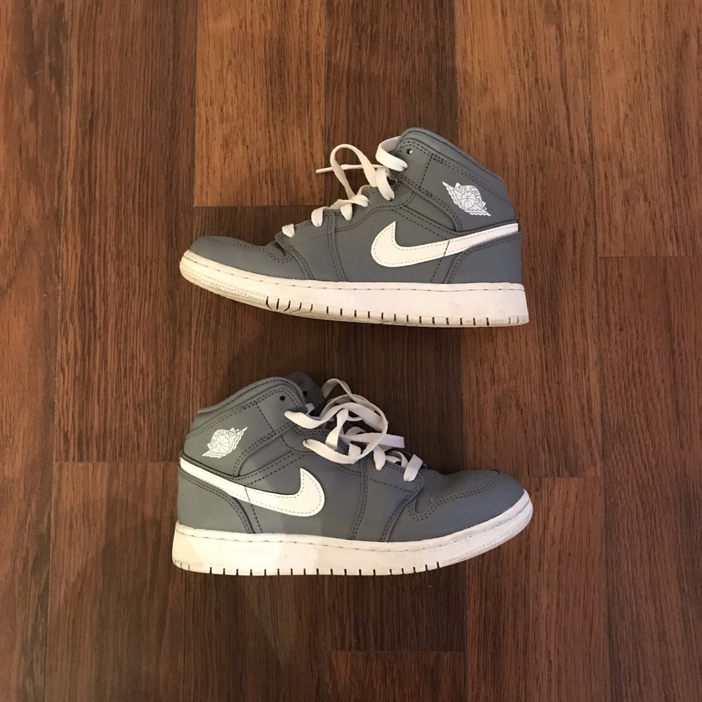 Air Jordan 1 Mid ‘Cool Grey’
